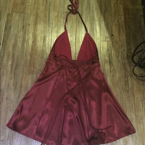 Maroon halter top mini dress - Picture 2 of 6